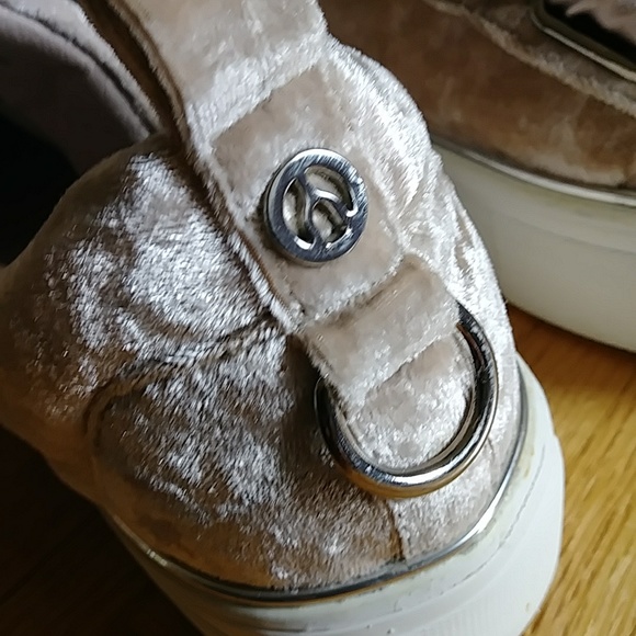 The Wishbone Collection from Browns crushed velvet velour platform sneakers - Picture 10 of 11